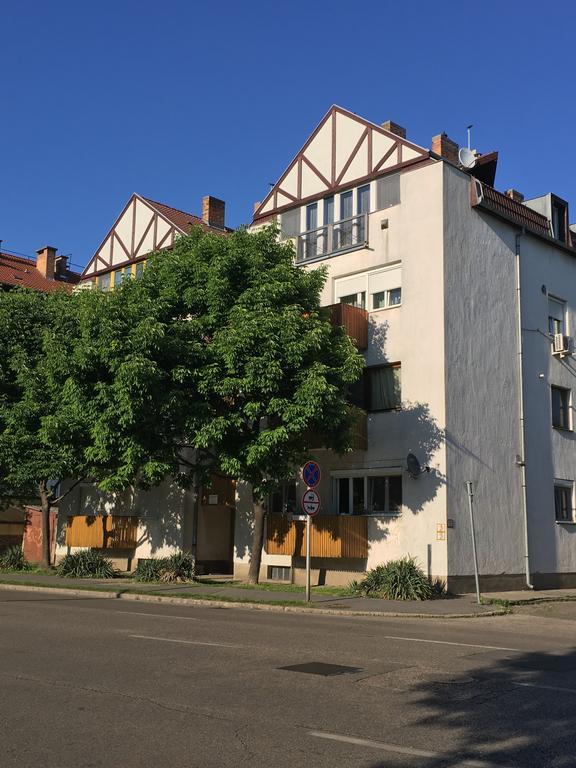 Grey Apartman Lägenhet Szekszárd Exteriör bild